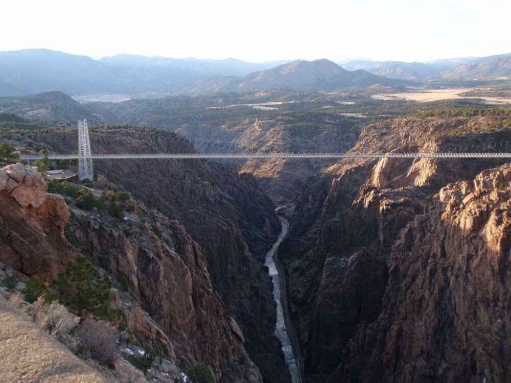 Cele mai înalte sărituri cu bungee: Podul Royal Gorge, Colorado, Statele Unite